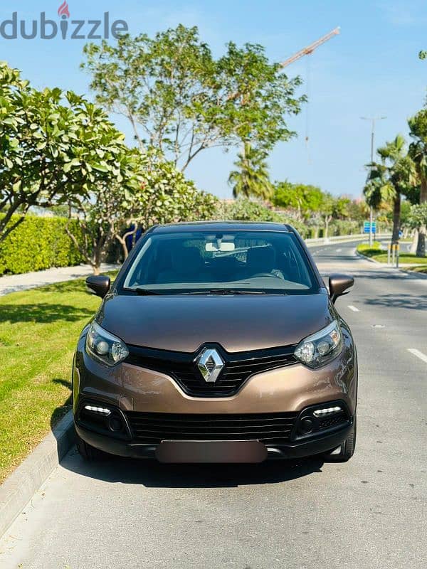 Renault Captur Compact SUV. Year-2016 Hatchback 4