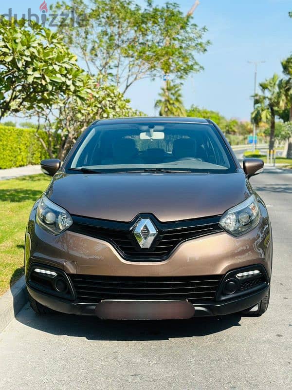 Renault Captur Compact SUV. Year-2016 Hatchback 13