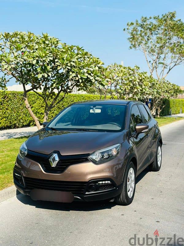 Renault Captur Compact SUV. Year-2016 Hatchback 14