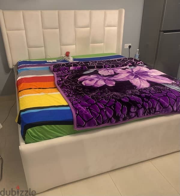 QUEEN BED FOR SELL 0