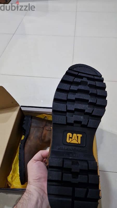 safety shoes new. . . . 4