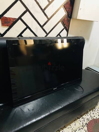 TV LCD (39”) with Stand