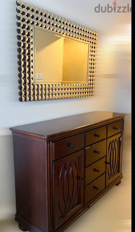 dresser and mirror يصلح لغرفة 0