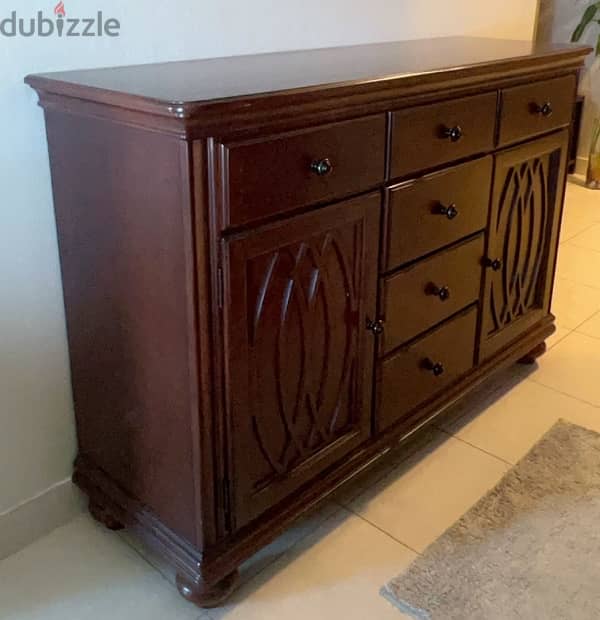 dresser and mirror يصلح لغرفة 2