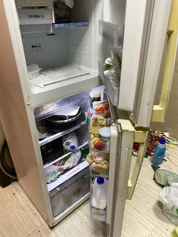 samsung refrigerator good working double cabin big one 4