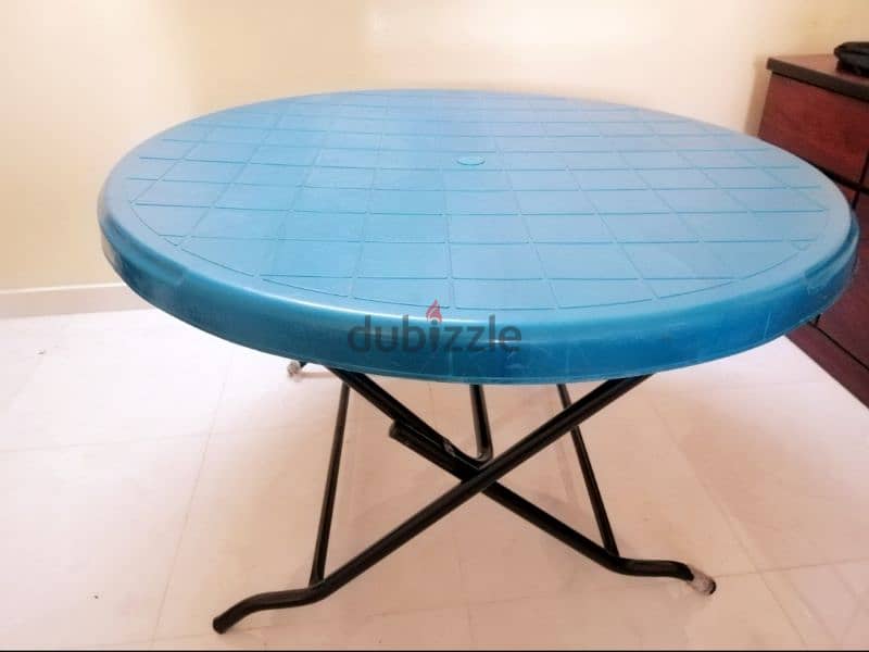 plastic dining table with three chairs 1