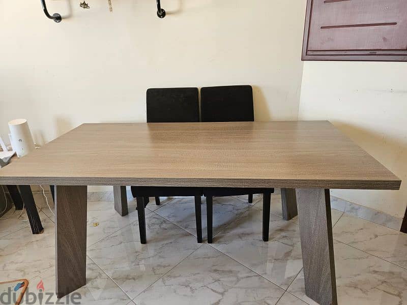 Dining table 0