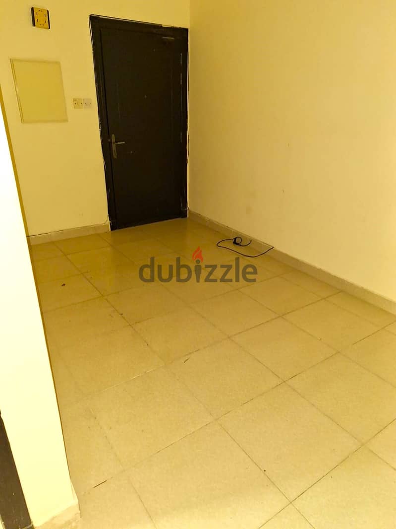 EXCLUSIVE PRICE 2 BHK In West Riffa Near Macromart 150 5