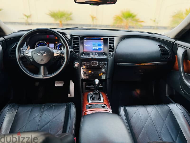 Urgent Sale Infiniti QX70 2016 4