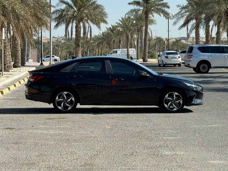 Hyundai Elantra 2022 black 2