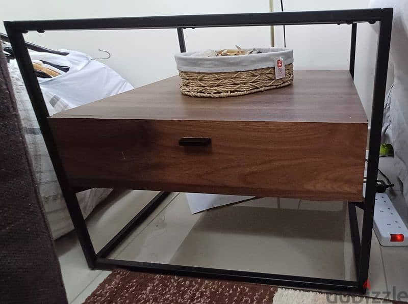 slightly used coffee able, end tables ,tv unit a stunning set 0