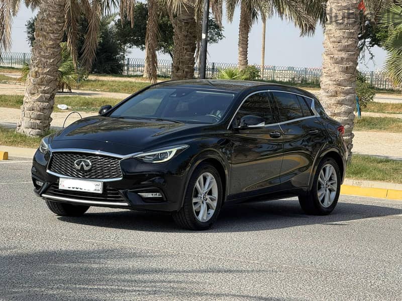 Infiniti Q30 2017 black 1