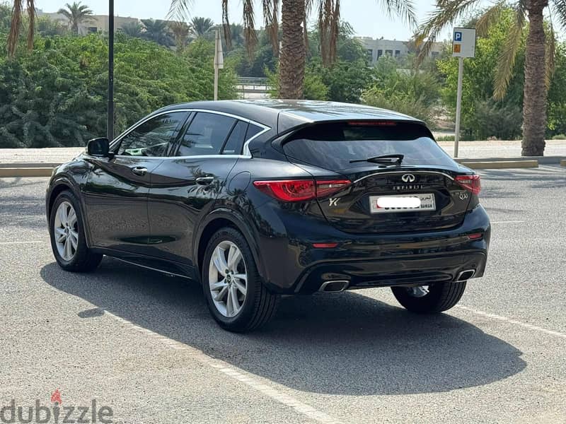 Infiniti Q30 2017 black 5