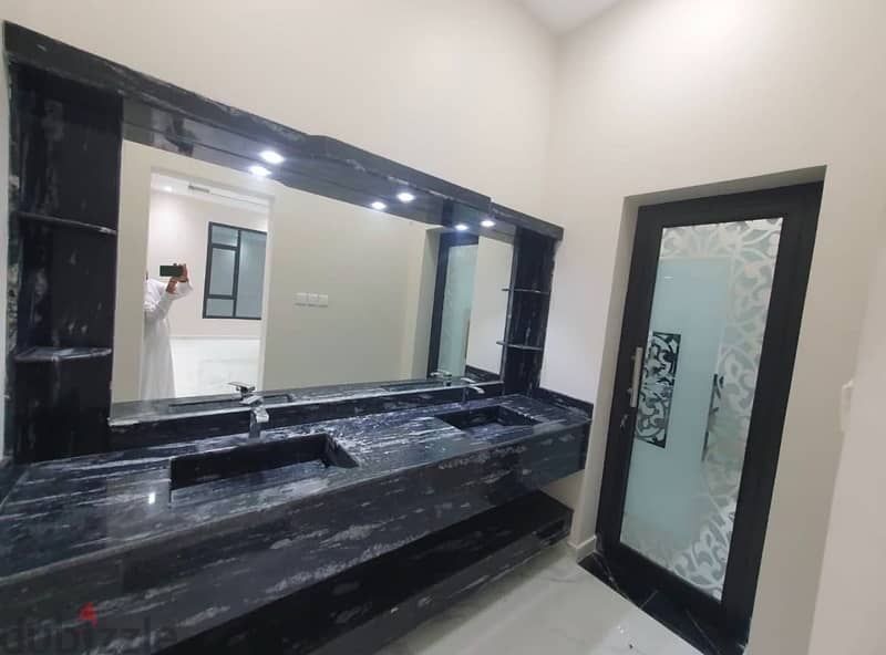 للبيع فيلا حديثه في الحد خلف لولو villa for sale in new hidd 5