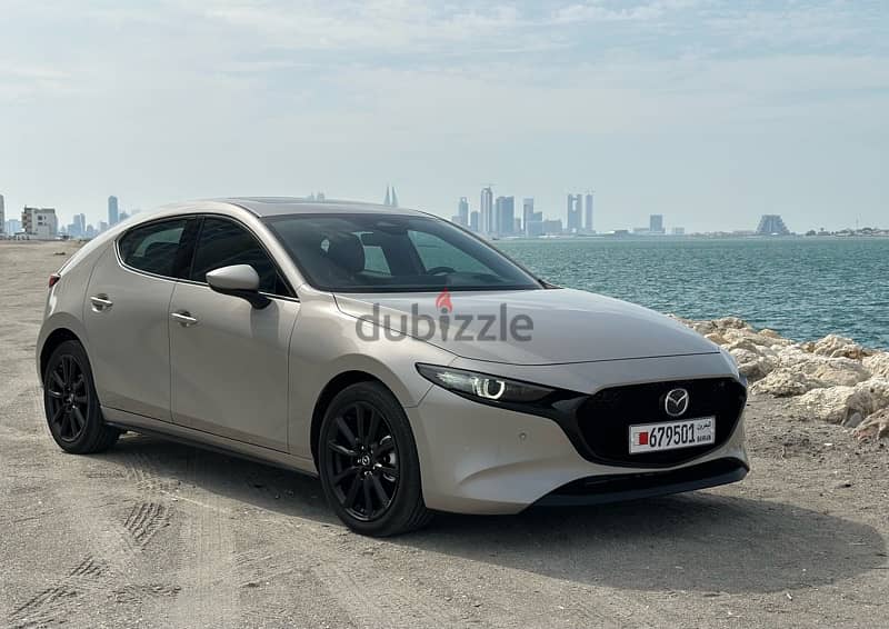 Mazda 3 Hatchback (2024) Platinum Quartz 2