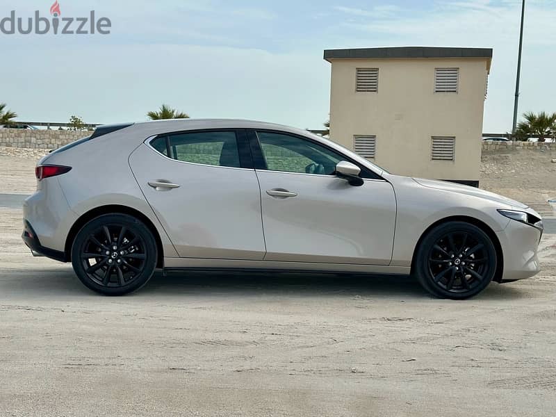 Mazda 3 Hatchback (2024) Platinum Quartz 3