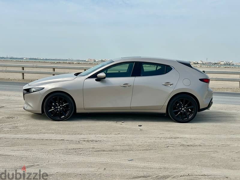 Mazda 3 Hatchback (2024) Platinum Quartz 4