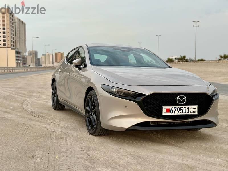 Mazda 3 Hatchback (2024) Platinum Quartz 11