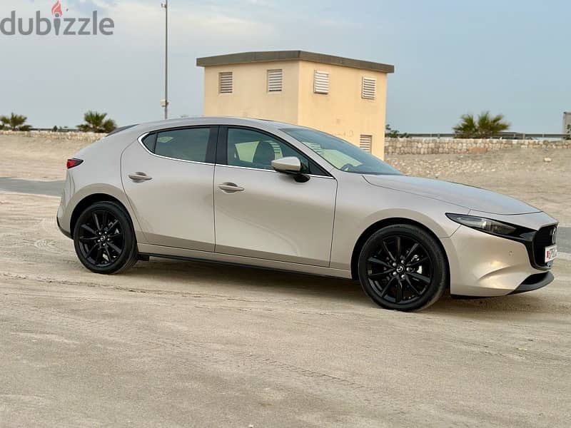 Mazda 3 Hatchback (2024) Platinum Quartz 12