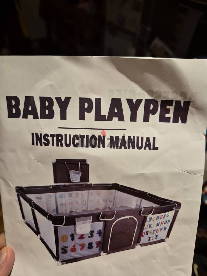 Baby play pen very good condition 3