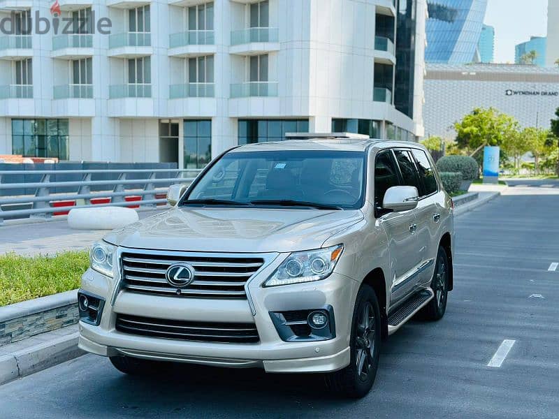 Lexus LX-570.2013 year. 7 seater 4 wheel drive Jeep 1