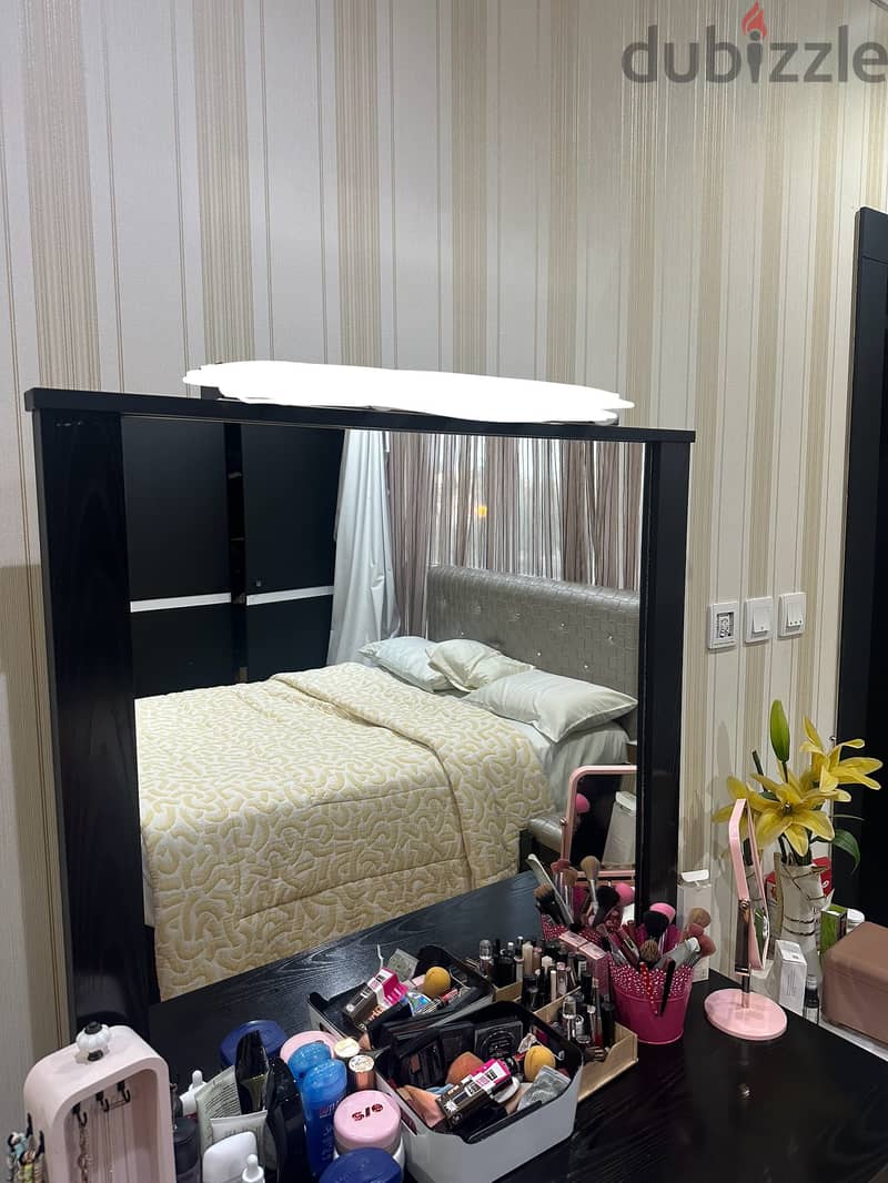 Queen size bed frame + Dressing Table (NO MATTRESS) 0