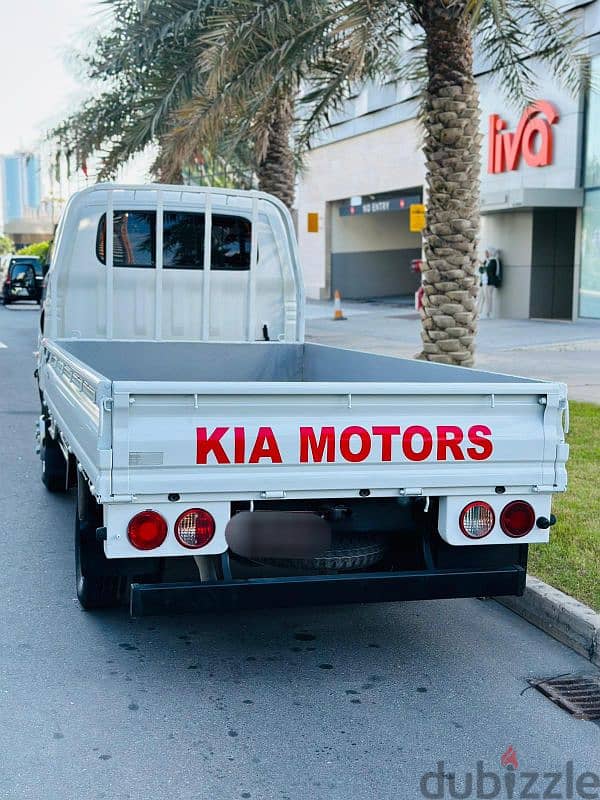 Kia K4000G Pick Up  Cargo Truck 6 wheels. 2017 Model. single owner used 8