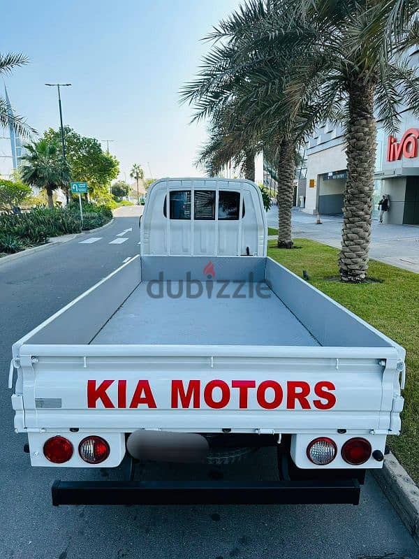 Kia K4000G Pick Up  Cargo Truck 6 wheels. 2017 Model. single owner used 13