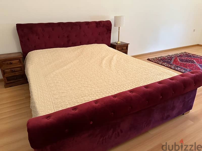 in excellent condition bed with mattress and two side table 0