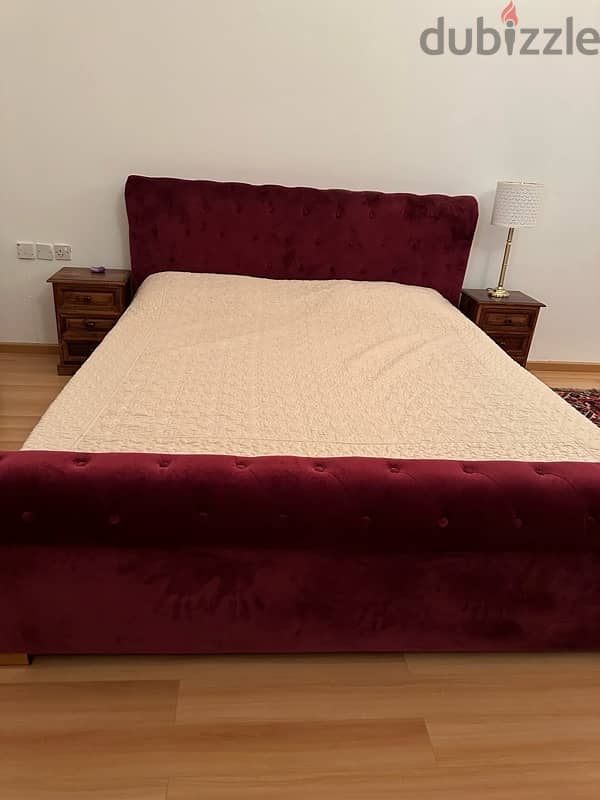 in excellent condition bed with mattress and two side table 1