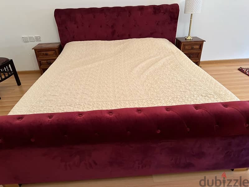 in excellent condition bed with mattress and two side table 2