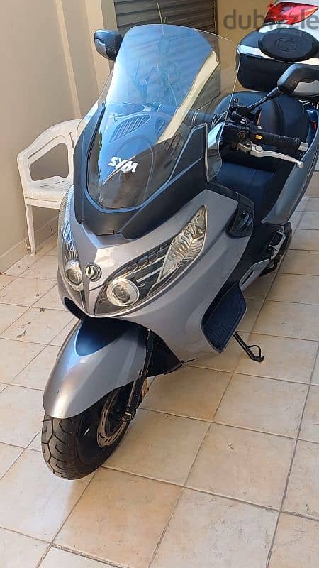 S. Y. M scooter  400CC 0