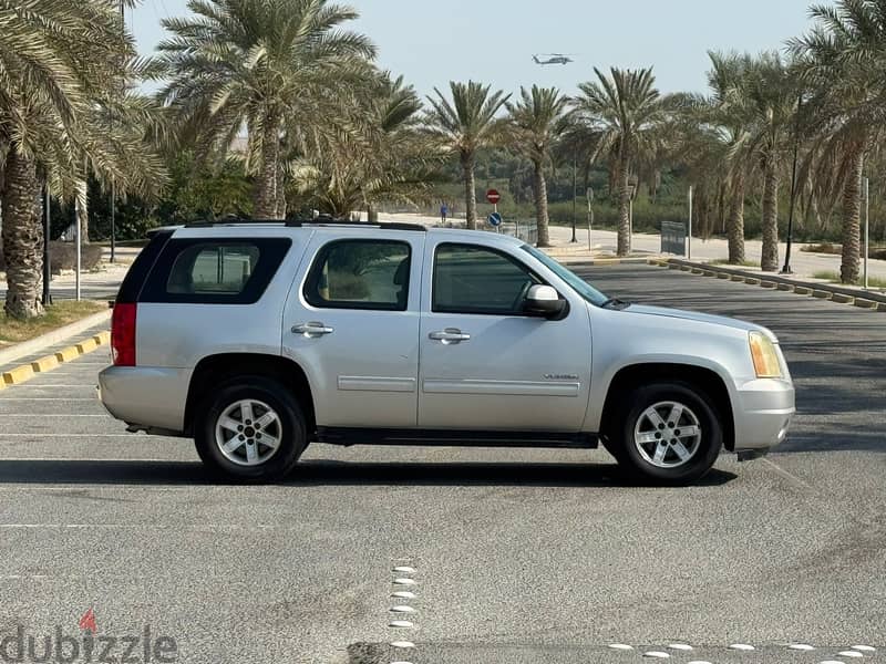 GMC Yukon 2010 silver 2