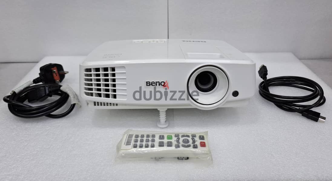 BENQ DLP 3D Projector Full HD with Remote & Cables Good Working 59/-BD 0