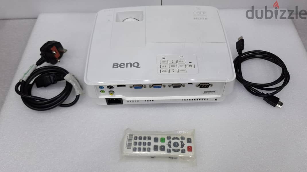 BENQ DLP 3D Projector Full HD with Remote & Cables Good Working 59/-BD 3