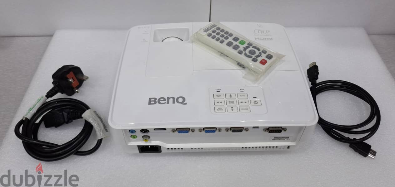 BENQ DLP 3D Projector Full HD with Remote & Cables Good Working 59/-BD 4