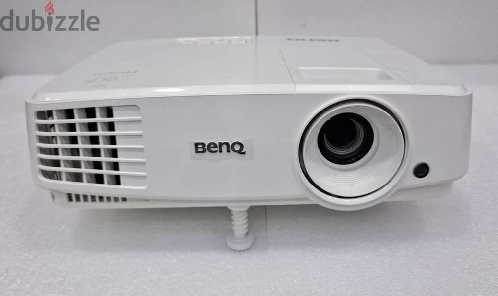 BENQ DLP 3D Projector Full HD with Remote & Cables Good Working 59/-BD 5