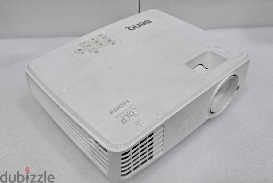 BENQ DLP 3D Projector Full HD with Remote & Cables Good Working 59/-BD 8