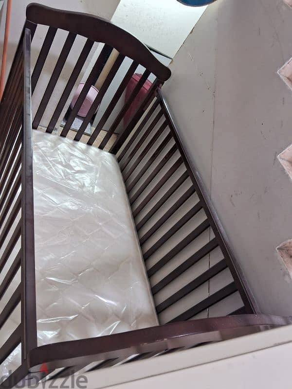 baby  bed  like new  with mattrres سرير أطفال مع مترس 1