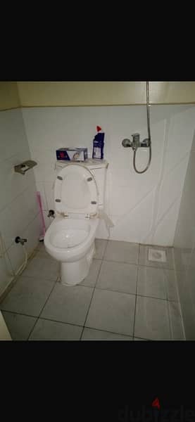 very good condition single toilet 1