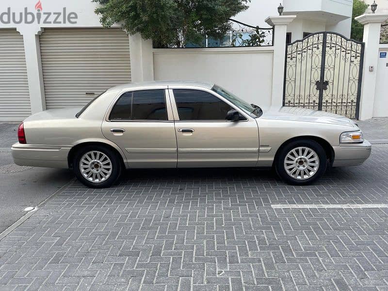 2011 model Mercury Grand Marquis 2