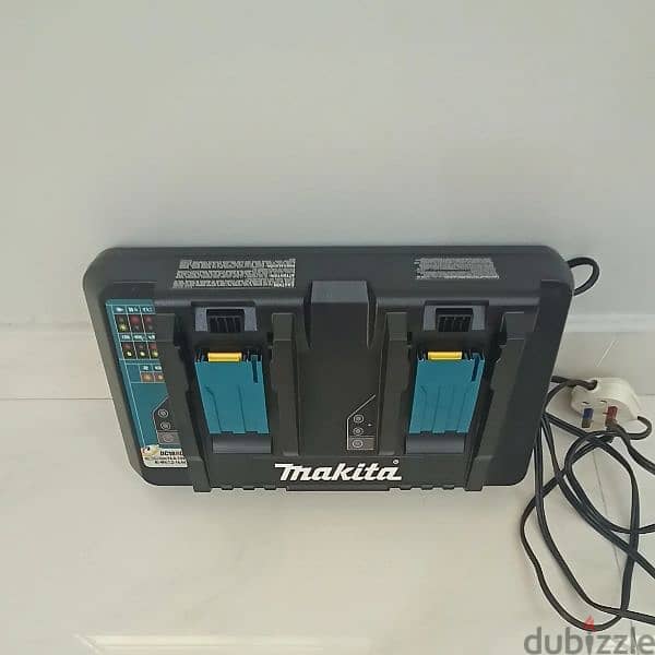 New Makita Dual Charger DC18RD شاحن مكيتا ثنائي جديد 1