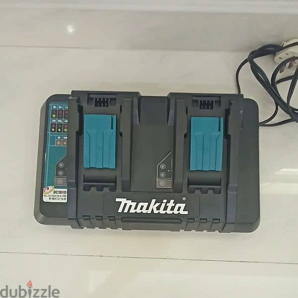 New Makita Dual Charger DC18RD شاحن مكيتا ثنائي جديد 2