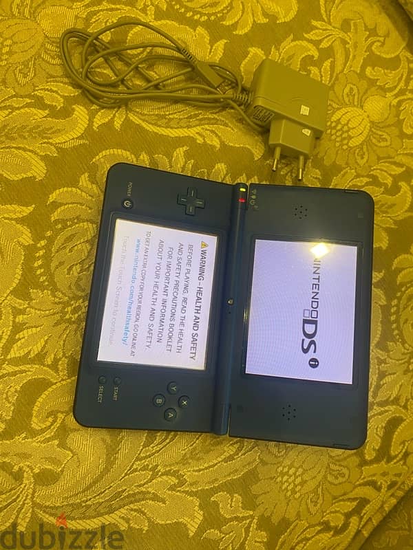 Nintendo DSi XL 0