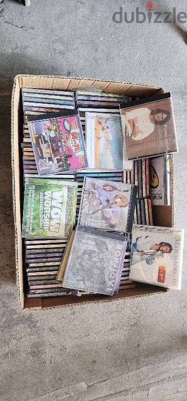 كمية سيديهات اغاني  lot of music cds