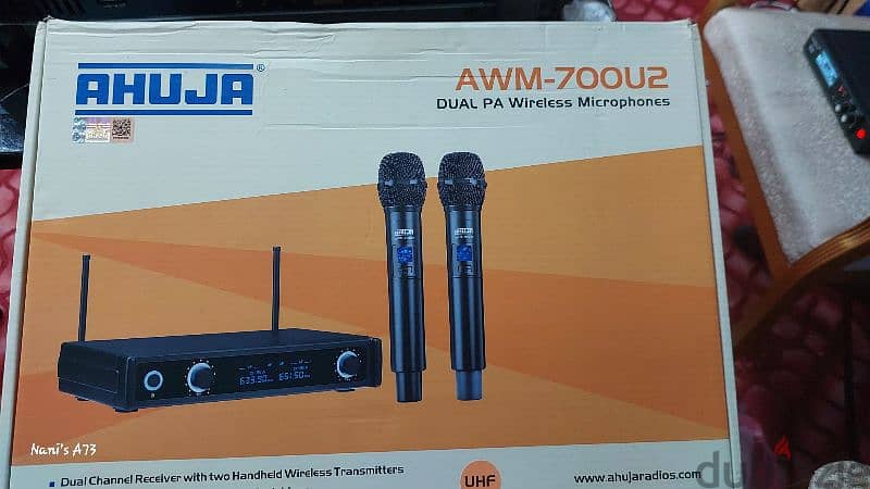 AWM-7O0U2 DUAL PA Wireless Microphones 0