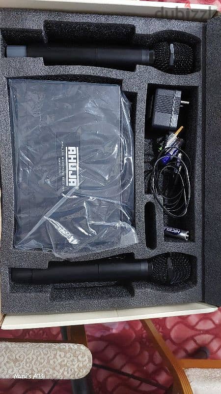 AWM-7O0U2 DUAL PA Wireless Microphones 1