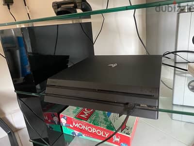 USED Ps4 pro 1TB - VERY GOOD CONDITION!