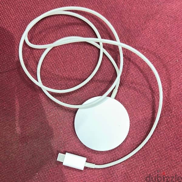 Apple MagSafe wireless charger 1