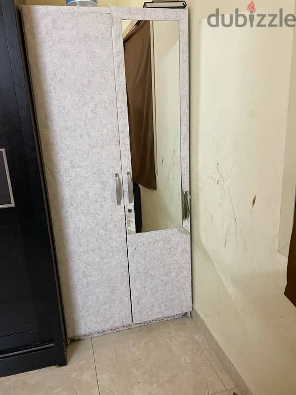 2 door cupboard 0